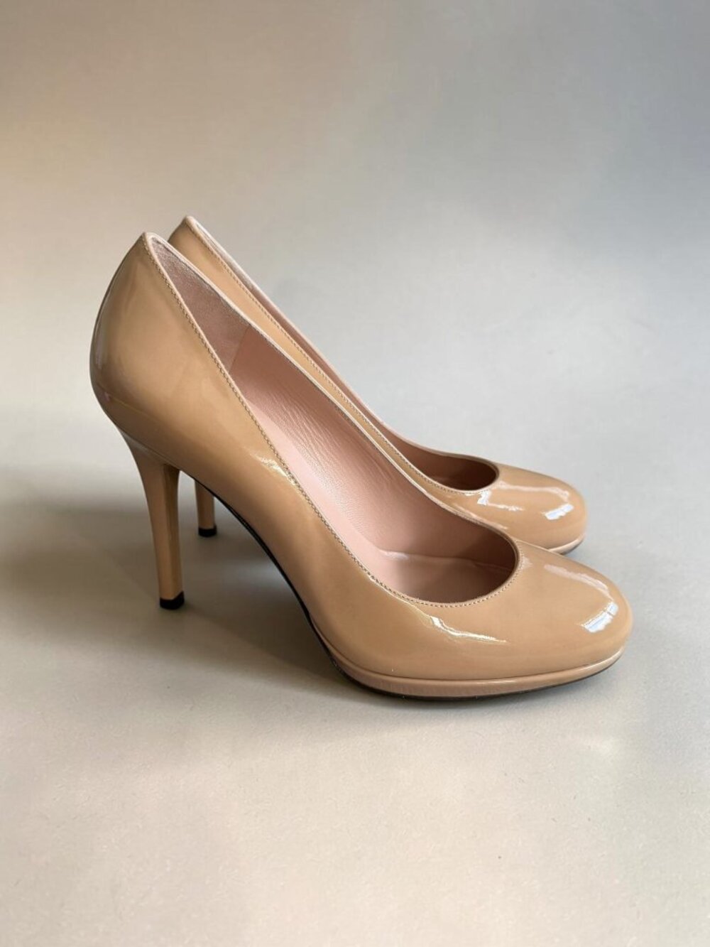 STUART WEITZMAN Nude Patent Leather Pumps Heels Size 8.5
